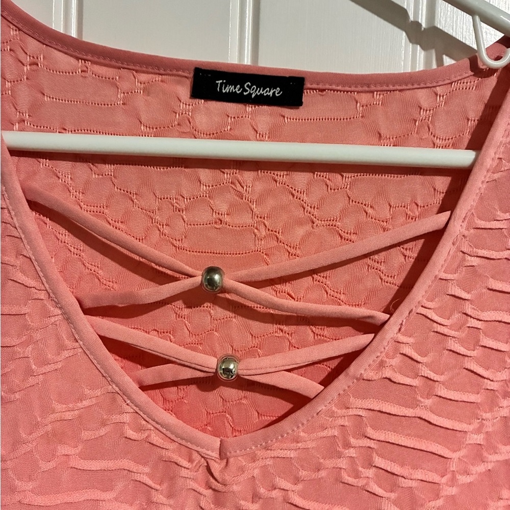 Time Square coral Textured V-Neck Tee - Picture 3 of 4